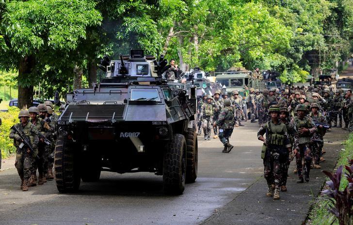 philippines says foreign fighters part of isis  invasion 