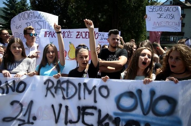 bosnian students protest against ethnic segregation in schools