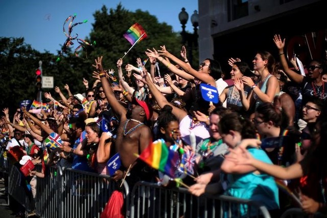 thousands come to washington pride parade despite protests