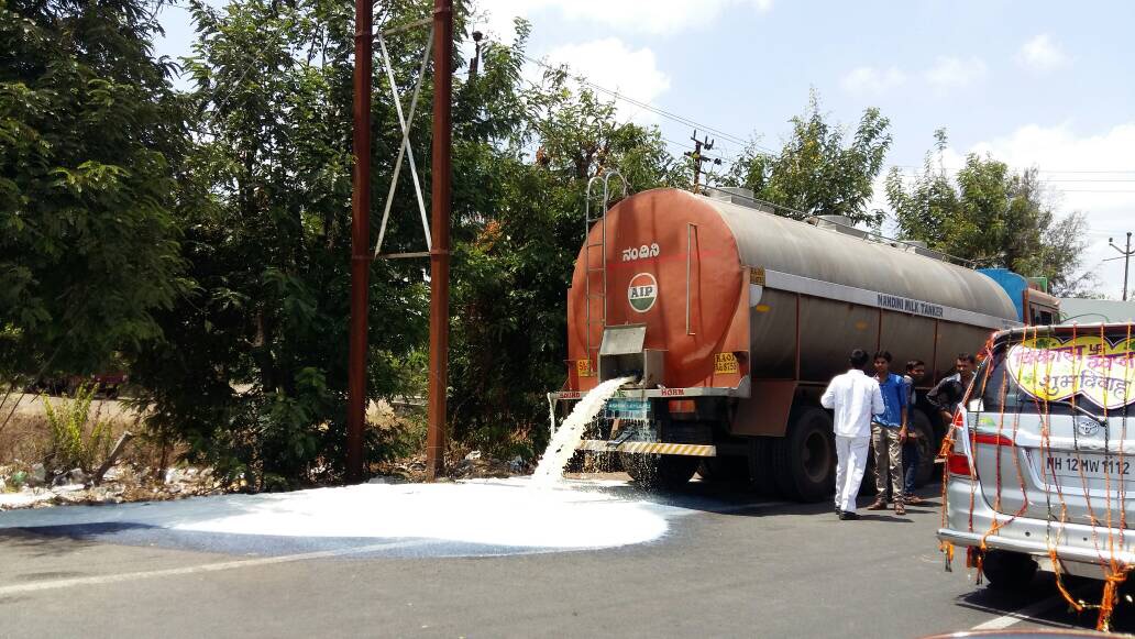 devendra fadnavis is losing control of maharashtra’s farming crisis