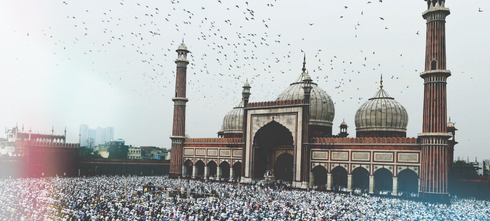 how did premchand see in a gathering of muslims only an unending thread of brotherhood 