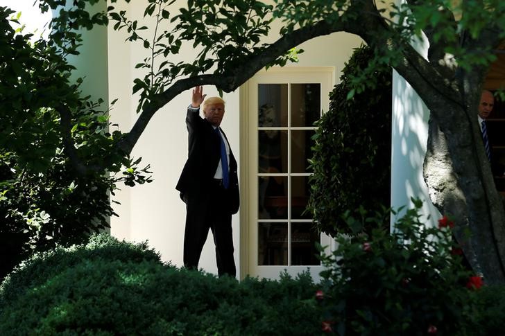 trump targets illegal immigrants given deportation reprieves by obama