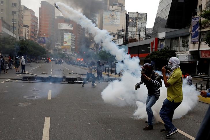 violence consumes venezuelan capital  teenage protester killed