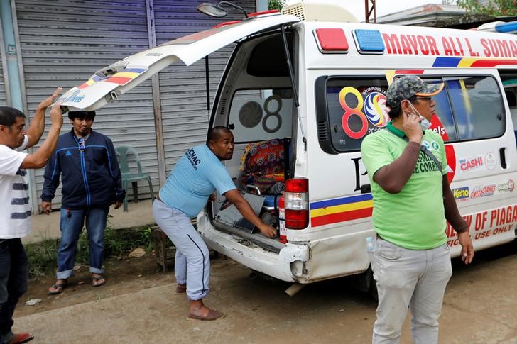  suicide squad  risk gunfire to save civilians in besieged philippine town