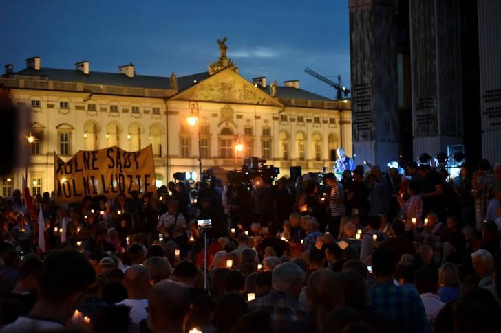 protests erupt in poland against judicial reforms