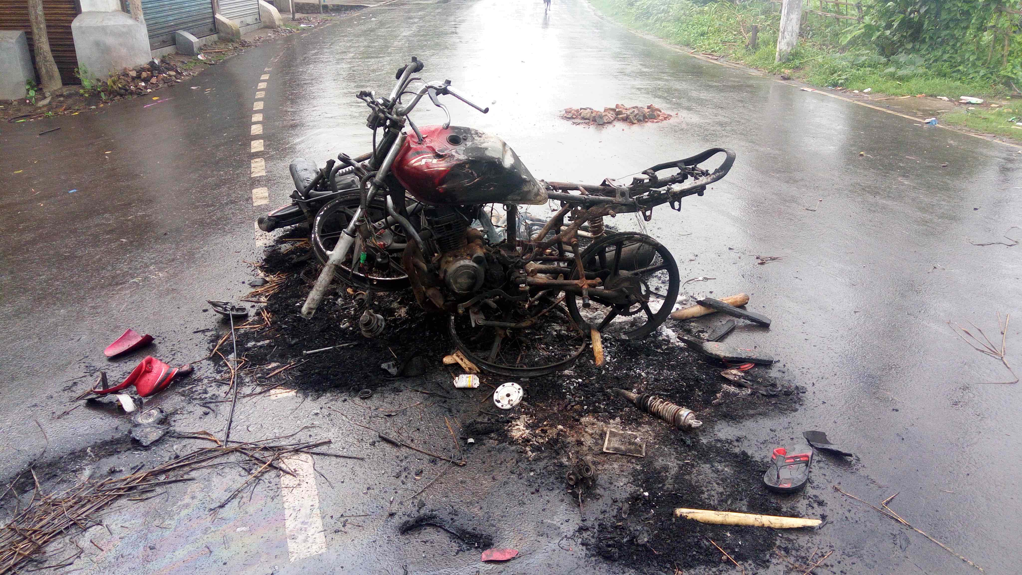 mamata s opportunism and the bjp s communalism are pushing bengal to the edge