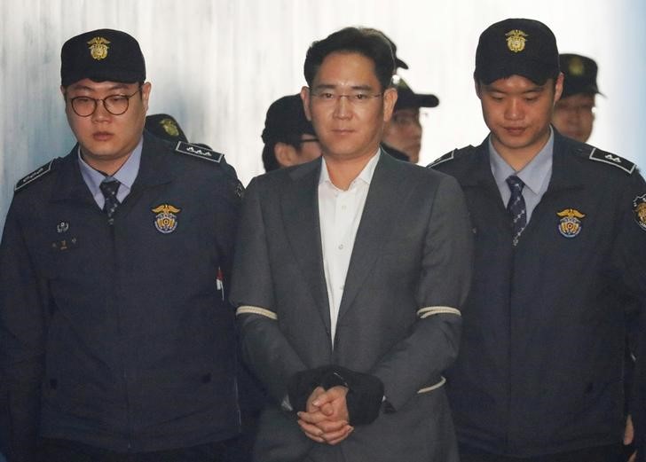 samsung head jay y  lee fights back tears as prosecutors push for 12 year jail term