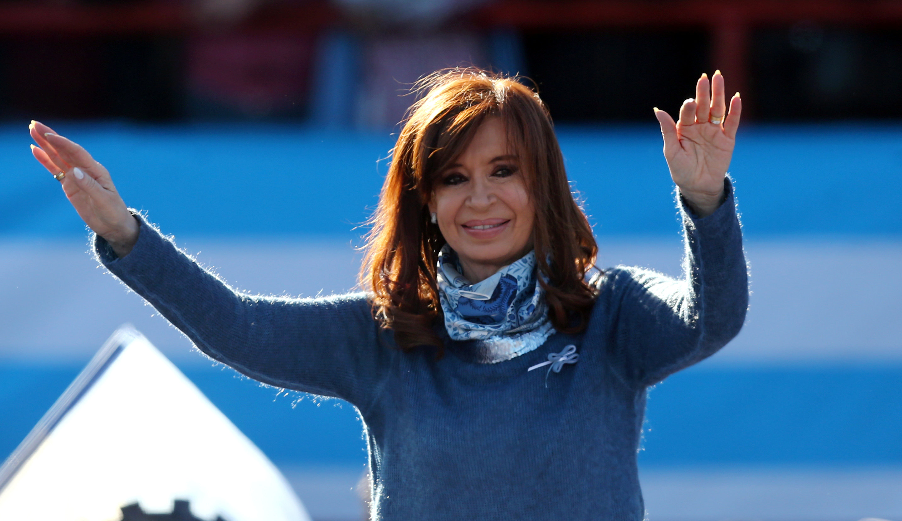 fernandez and macri nearly tied in argentina s senate primary