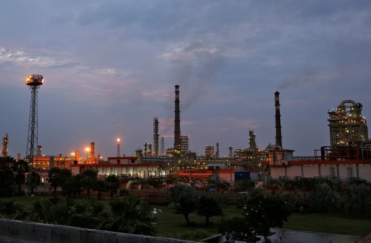 rosneft  partners to announce completed acquisition of essar oil on monday