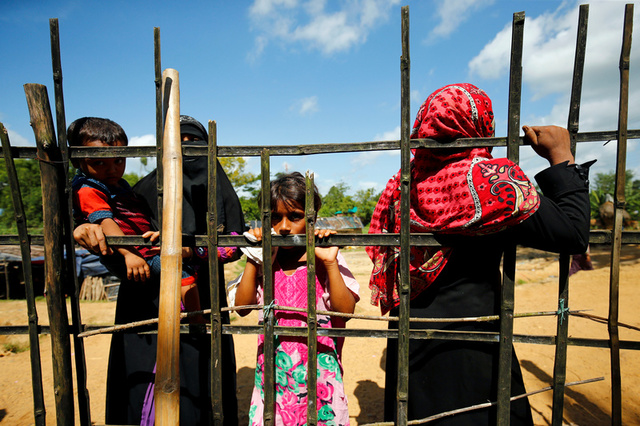 thousand more rohingya flee as the violence in myanmar escalates