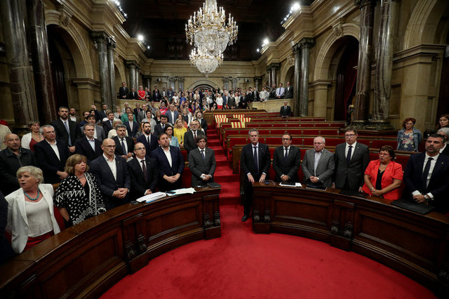 catalonia parliament votes for referendum on split from spain
