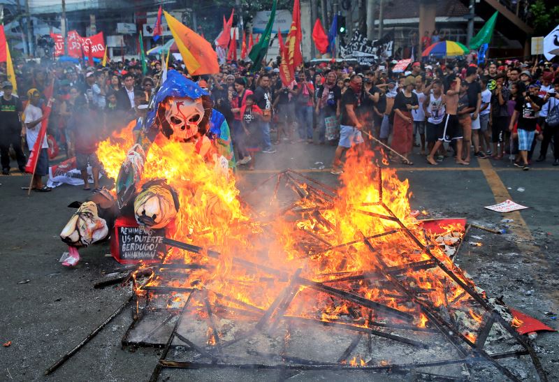 thousands rally in philippines  warn of duterte  dictatorship 