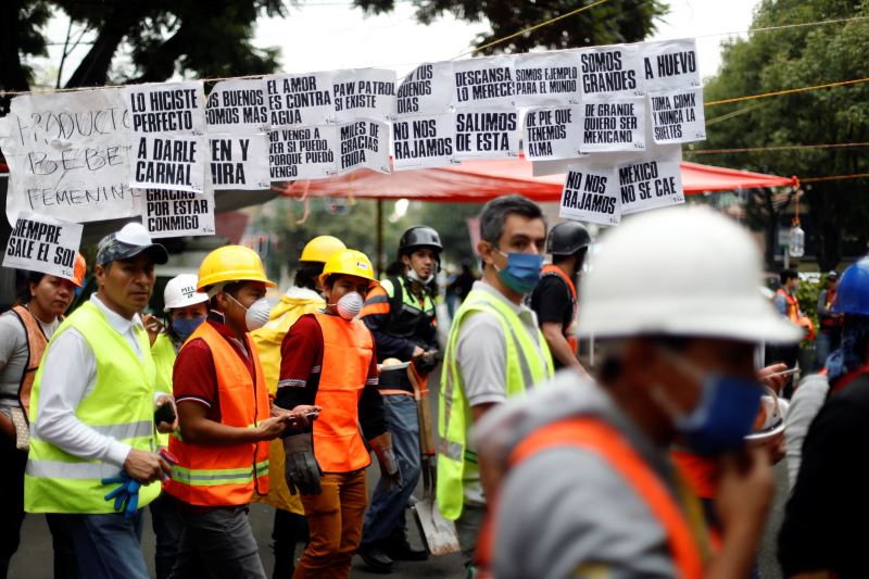 quake relief reaches rich mexicans  but the poor feel abandoned