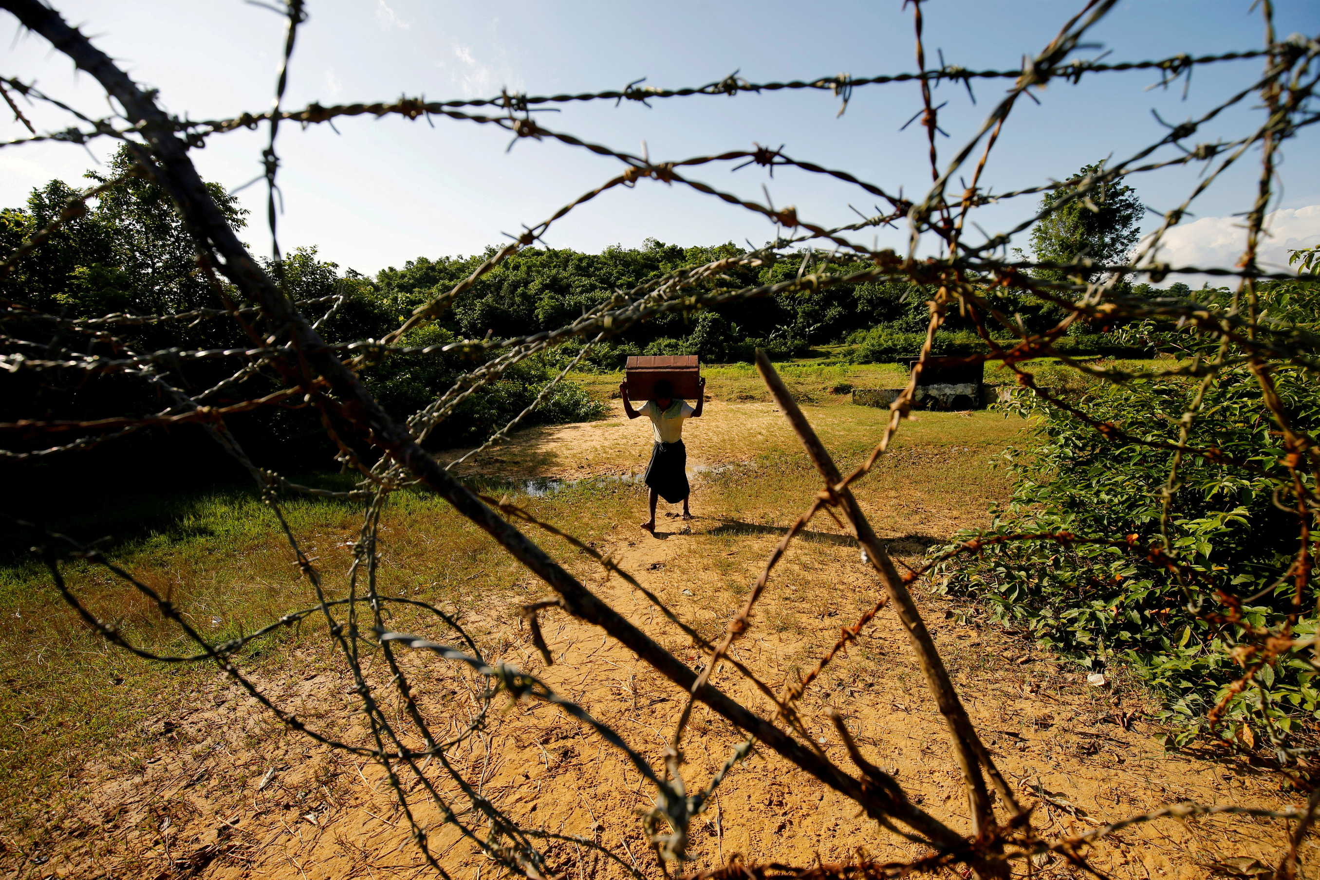 myanmar laying landmines along border with bangladesh