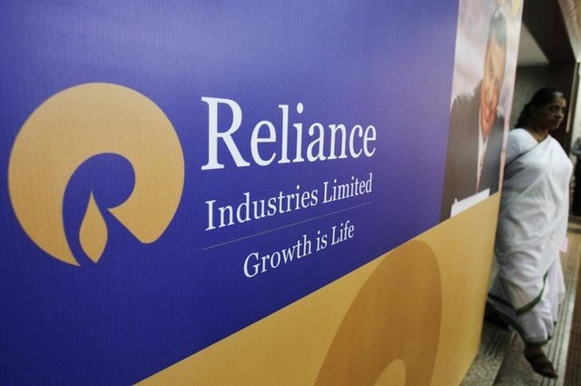 reliance plans major expansion at world s largest oil refinery complex