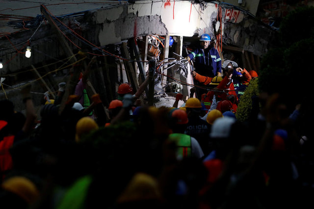 legendary  mole  rescuers heroes again on mexico city home turf