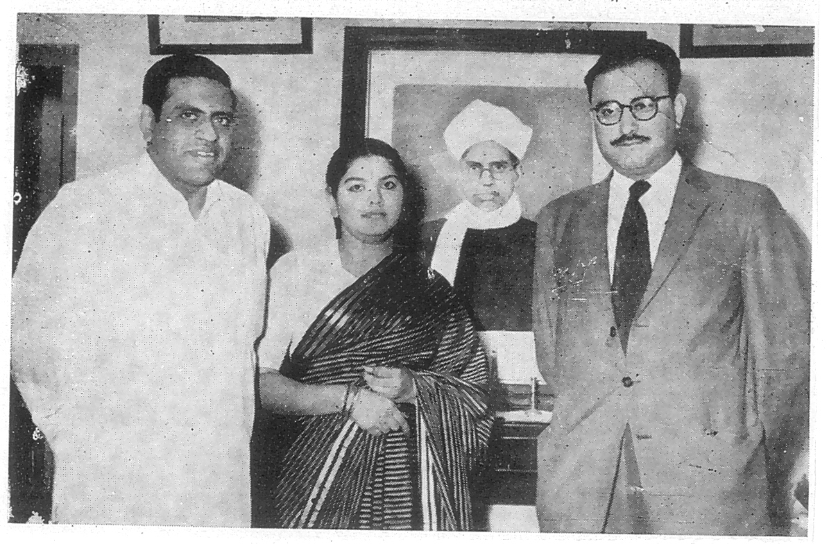 Alladi Ramakrishnan (left) and his wife with Abdus Salam. Credit: Alladi Krishnaswami