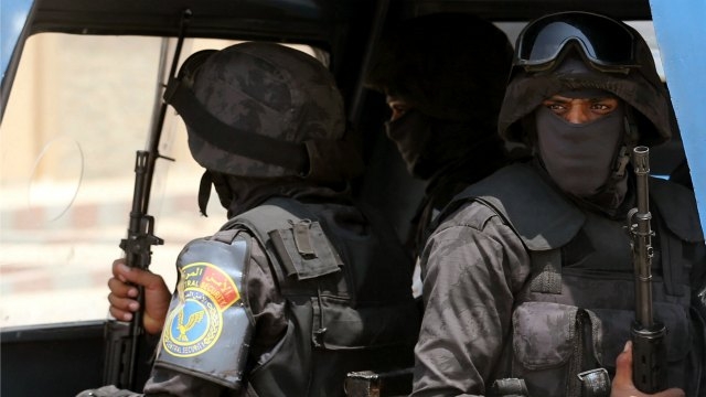 militants attack egypt police  dozens killed  say sources