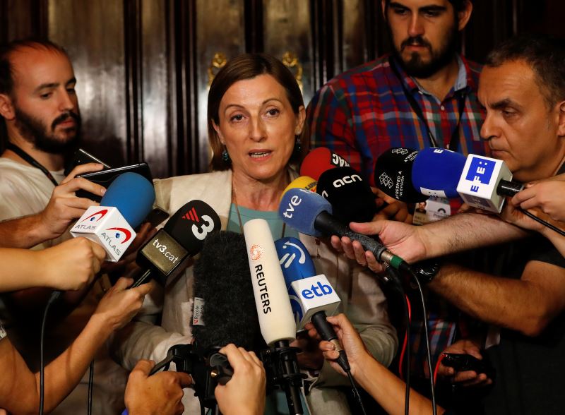 spanish court suspends catalan parliament session  casts doubt on independence plan