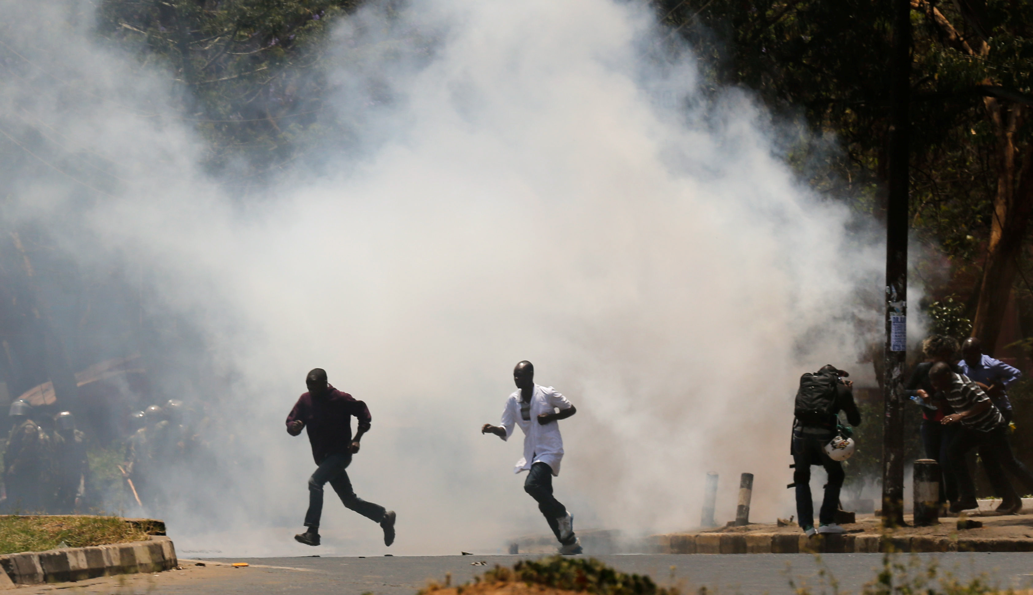 kenyan police tear gas presidential vote protesters across cities