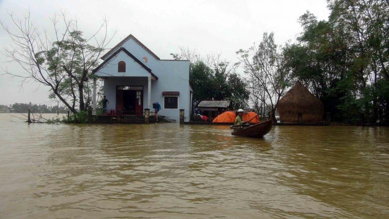 Floods And Landslides Kill People In Vietnam Thousands Evacuated