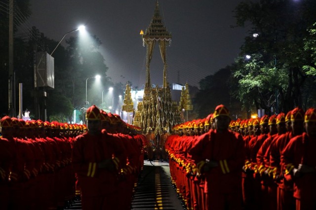 The Great Victory Royal Chariot is pulled by Thai army officials dressed in ancient uniforms in preparation for the Royal Cremation ceremony of ThailandÕs late King Bhumibol Adulyadej near the Grand Palace in Bangkok, Thailand, October 26, 2017. Credit: Reuters