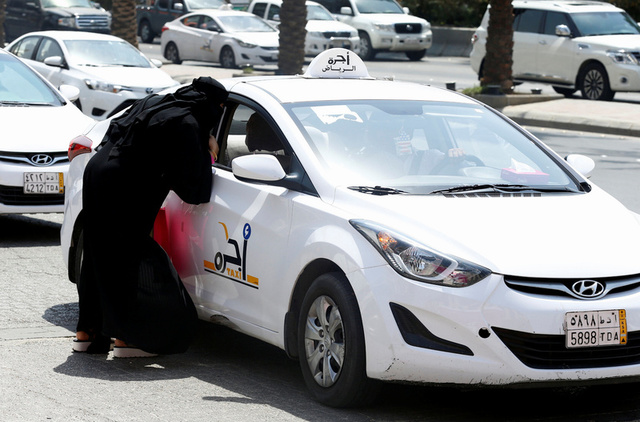 saudi authorities pursue twitter user over women s driving threat