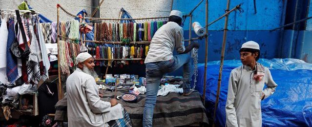 gaps in implementation of street vendors act are making delhi s merchants invisible