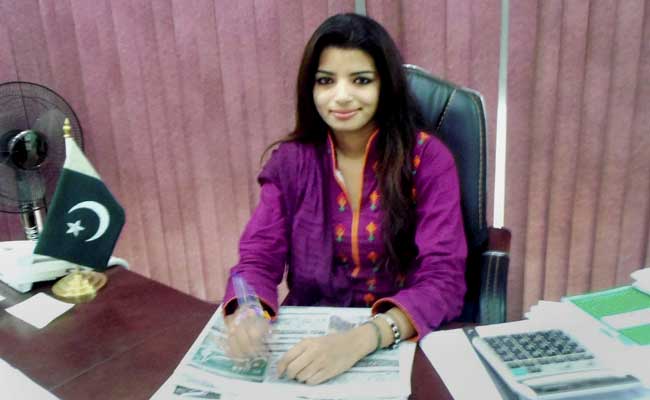 pakistani reporter zeenat shahzadi  who disappeared while searching for indian man  reappears