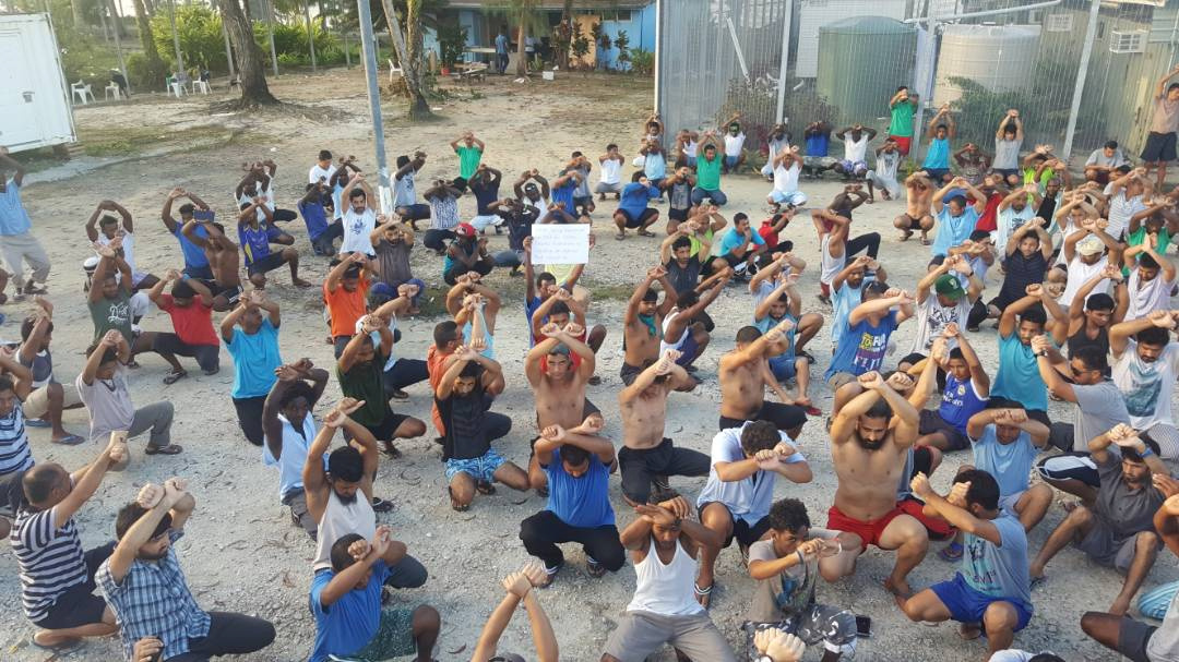papua new guinea begins dismantling manus island detention camp