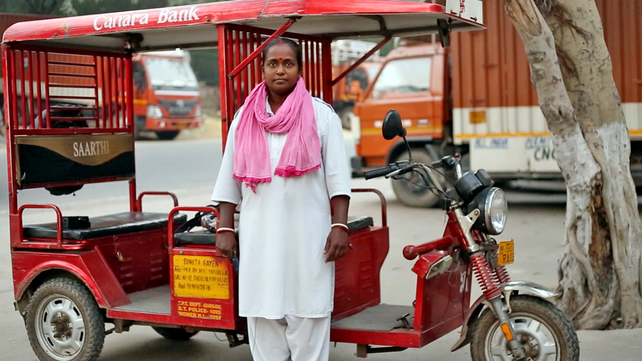 watch  the story of binota gayen  first woman e rickshaw driver in govindpuri