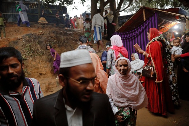 People attend a wedding party for Rohingya refugees Saddam Hussein, 23, and Shofika Begum, 18, at the Kutupalong camp near Cox's Bazar, Bangladesh, December 11, 2017. Credit: Reuters/Damir Sagolj