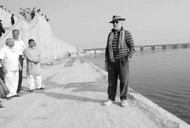 Narendra Modi at a work site on the banks of Sabarmati river in Ahmedabad. Credit: PTI/Files