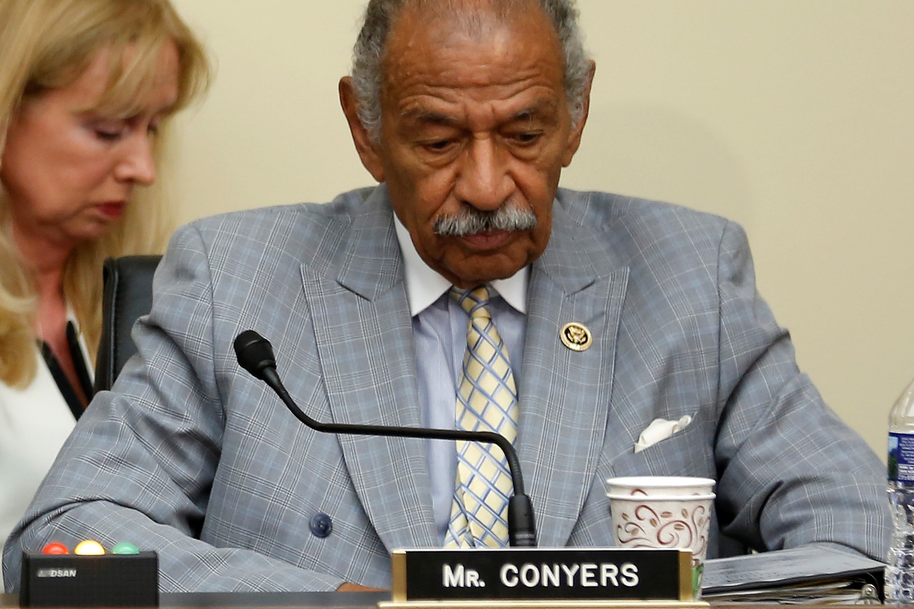 senior lawmaker conyers leaves us congress after harassment accusations