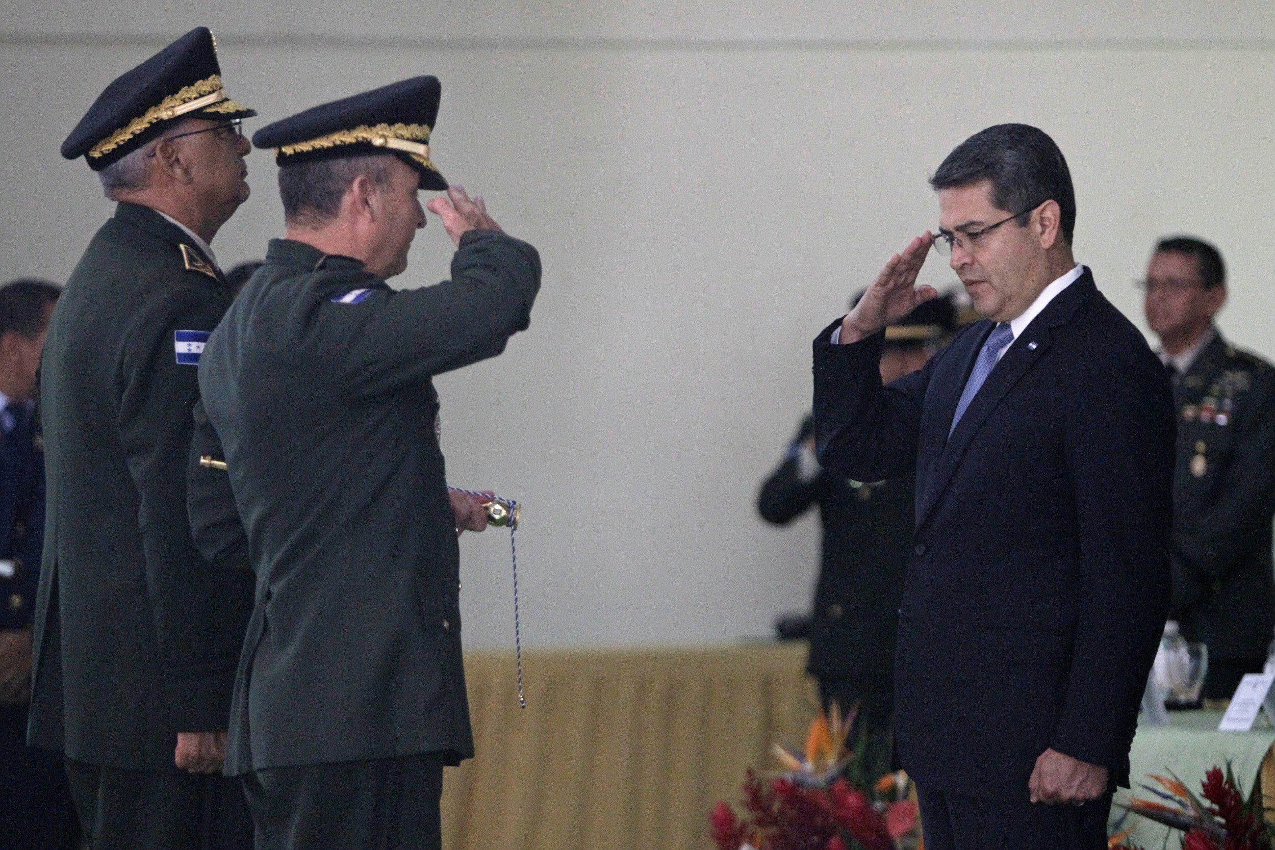 us backs re election of honduran president despite vote controversy