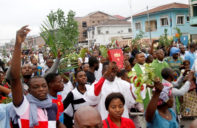 Demonstrators chant slogans during a protest organised by Catholic activists in Kinshasa, Democratic Republic of Congo January 21, 2018. Credit: Reuters/Kenny Katombe