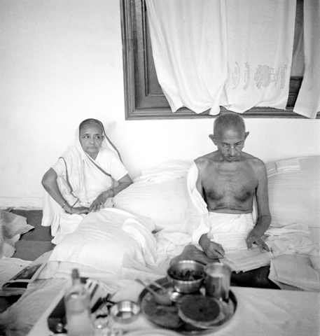 Gandhi with Kasturba Gandhi. Credit: Wikimedia Commons