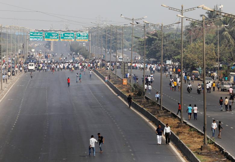 People walk on a highway after it was blocked by members of the Dalit community during protests in Mumbai, India, January 3, 2018. Credit: Reuters/Danish Siddiqui