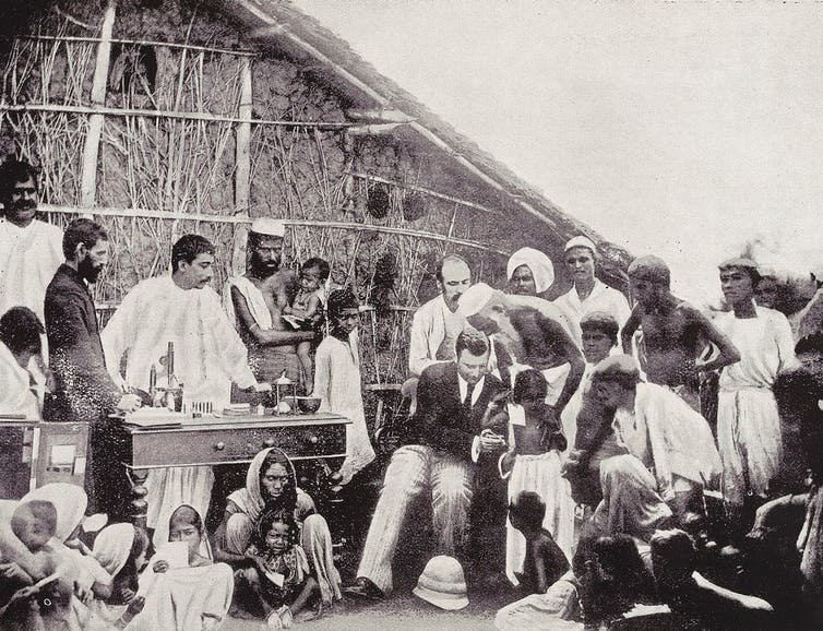 Anti-cholera inoculation in Calcutta in 1894. Credit: Wellcome Collection, CC BY-SA