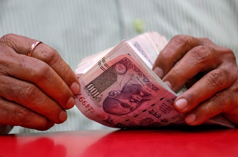 A man counts Indian currency notes inside a shop in Mumbai, India, August 13, 2018. Credit: Reuters/Francis Mascarenhas/File photo
