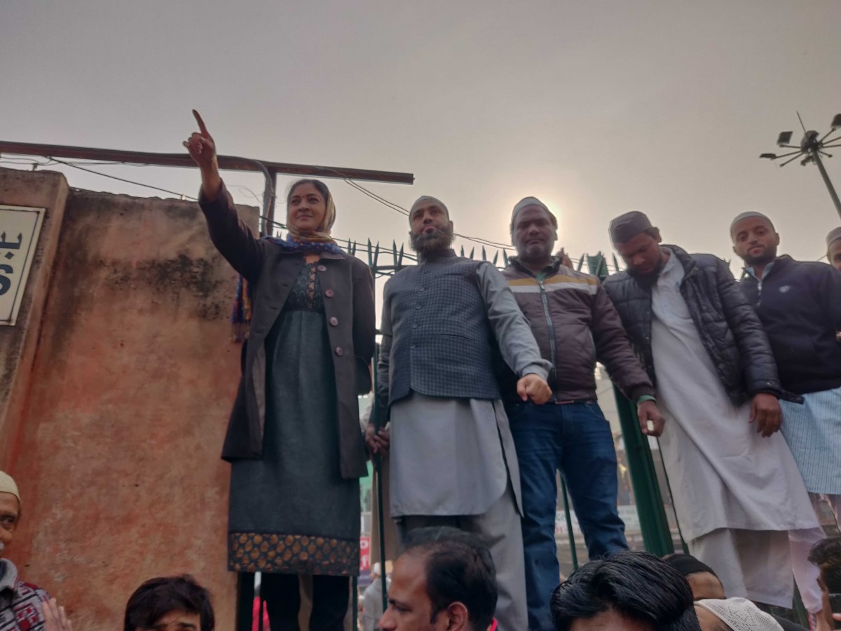 Alka Lamba Raises Her Hand Standing on A Jama Masjid Wall 