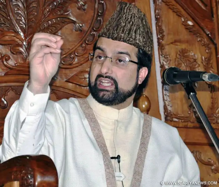 Modi Govt Must Engage in Dialogue With J&K's Political Leadership: Mirwaiz