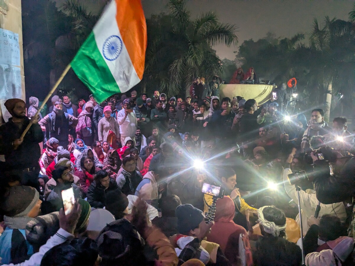 Prashant Kishor with aspirants at Gandhi Statue in Gandhi Maidan, Bihar.