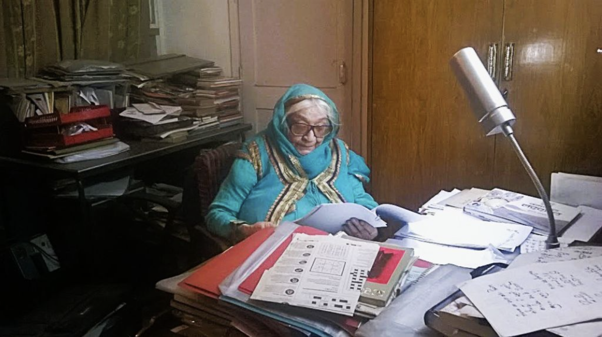 Krishna Sobti in the study of her house.