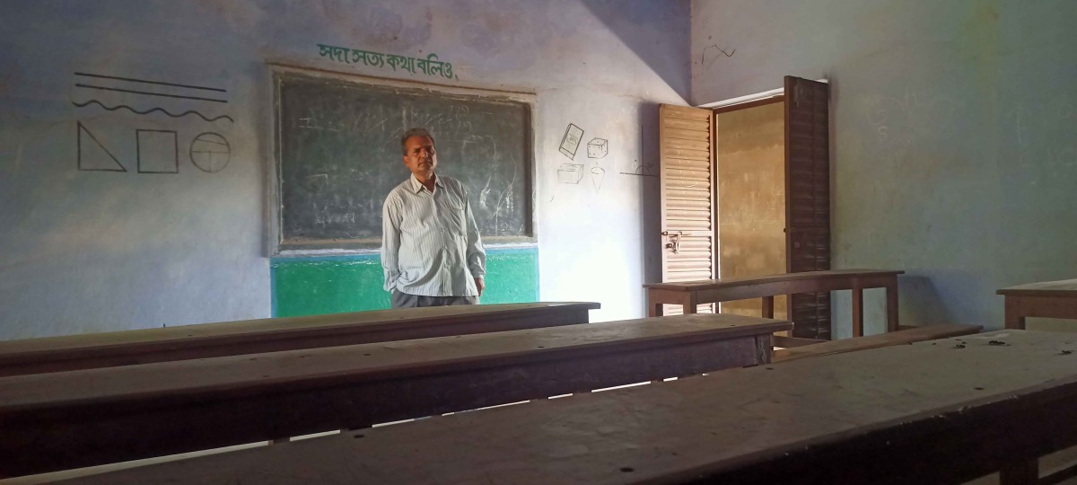 A teacher in a classroom at Radhamadhab Madhyamik Shikshakendra (MSK) in Kumidda village, Bankura, which has ordered by the administration to be closed.