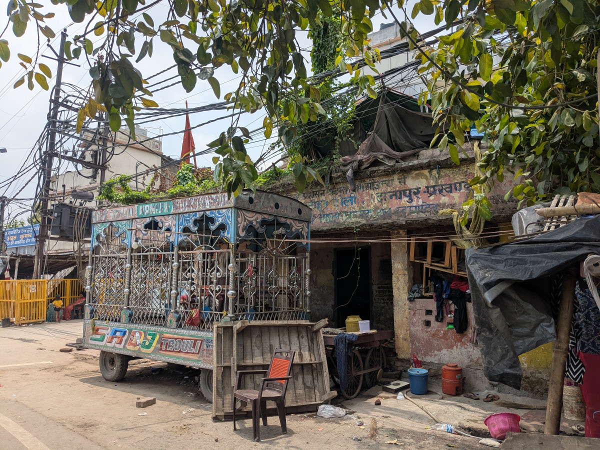 A dilapidated communication building in Rukanpura, Patna, Bihar.