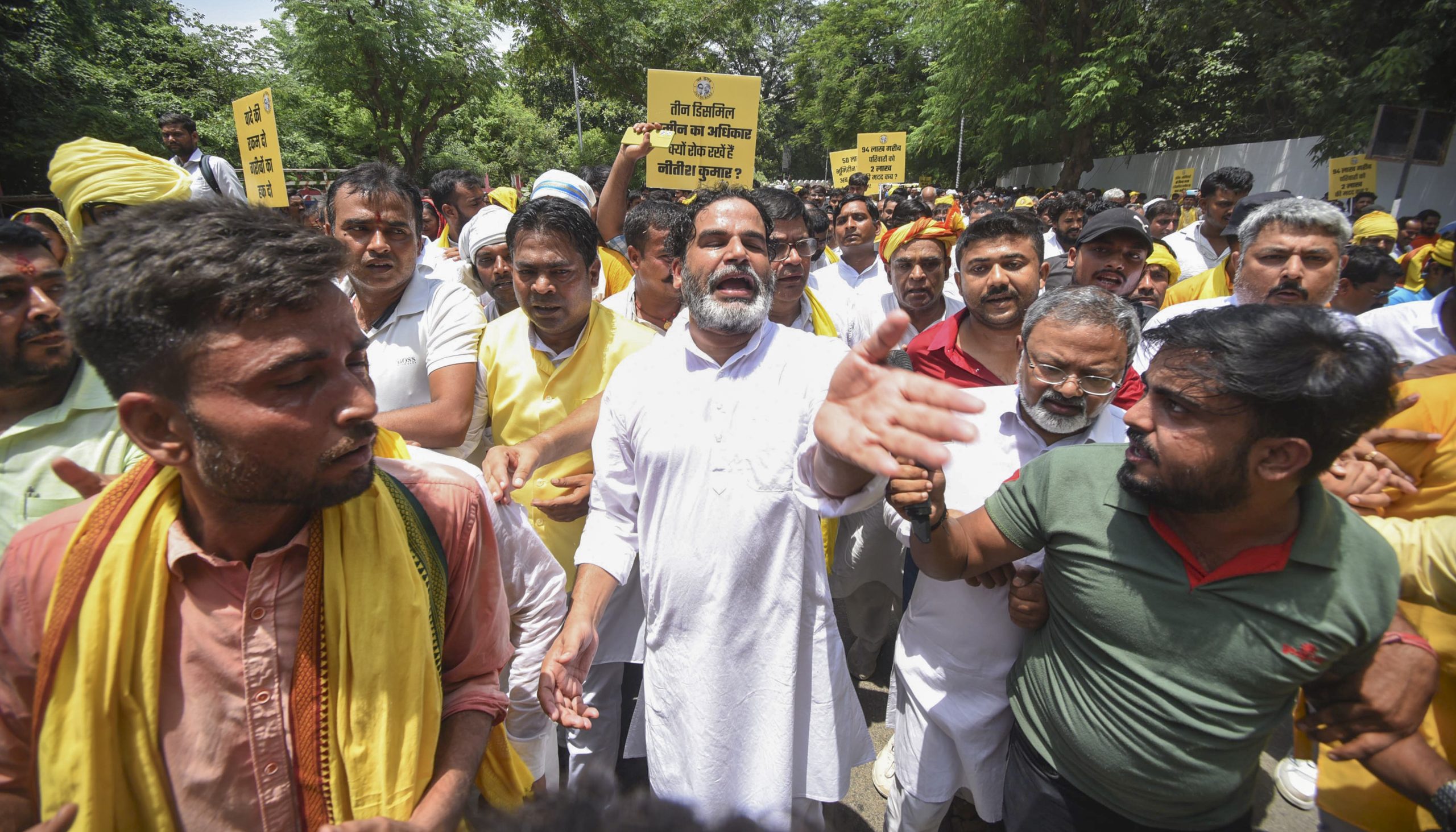 pRASHANT kISHOR IN A PROTEST IN Bihar