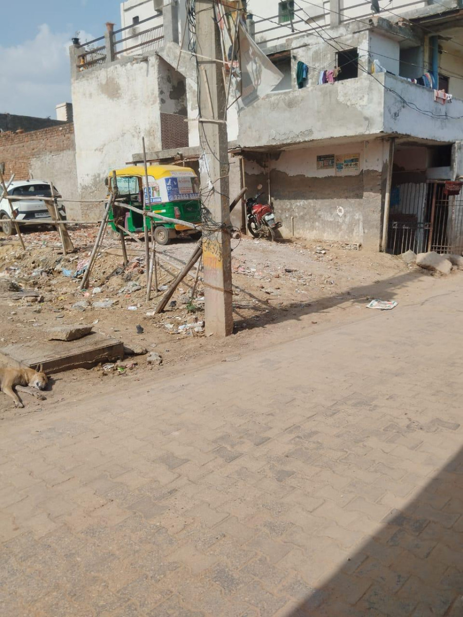 Bengali migrant workers have been fleeing Gurugram recently, fearing police detention. Photo: Atish Aziz