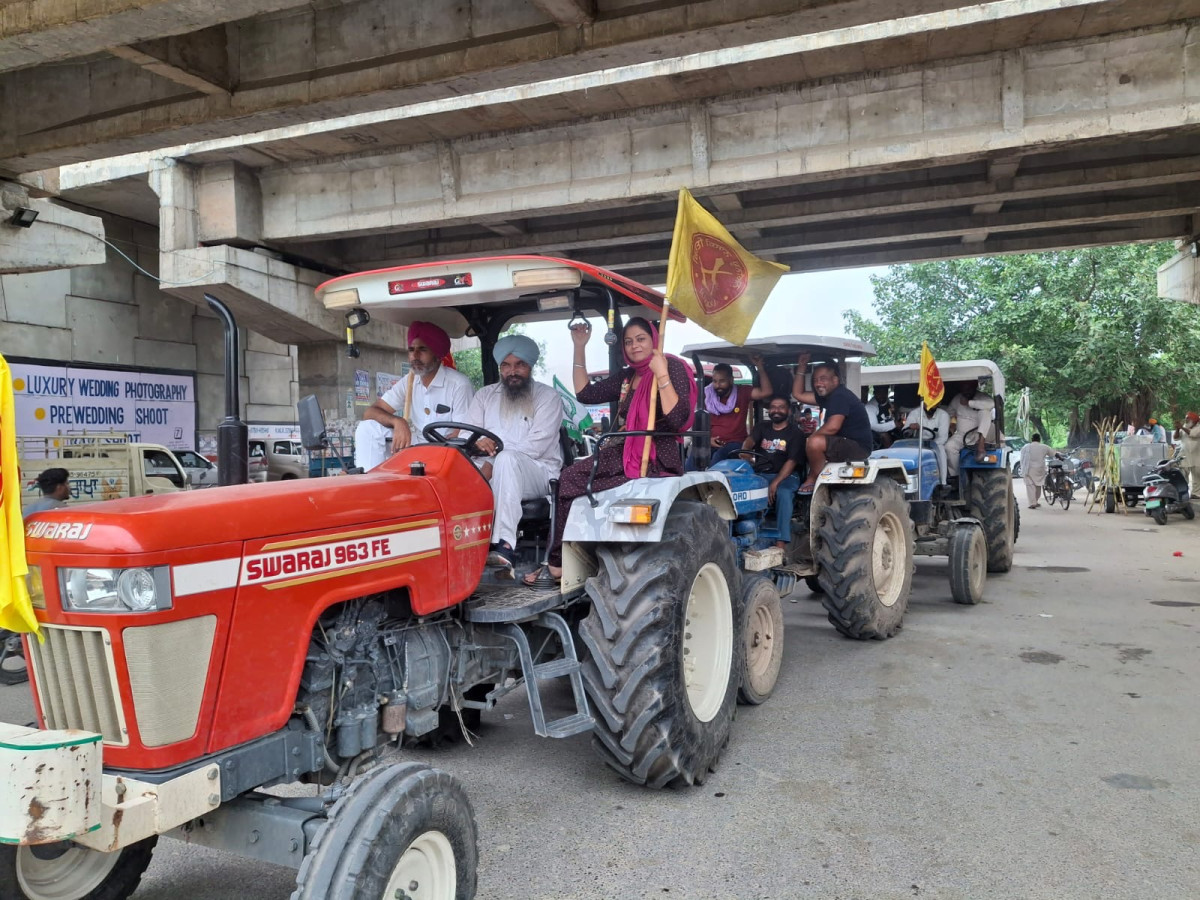 Farmers under KMM banner held ‘Zameen bachao, Pind bachao, Punjab bachao’ tractor march against AAP government’s Land Pooling Policy.