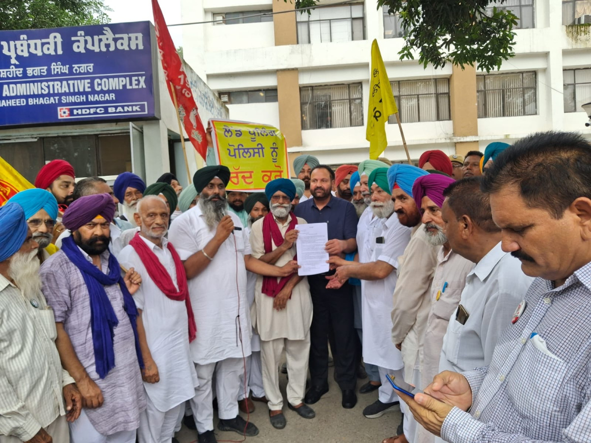 Farmers under SKM during their protest against land pooling policy at Shaheed Bhagat Singh Nagar district